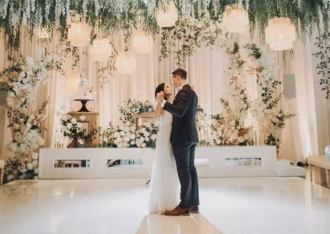 Kadın ve erkekler birlikte eğlenemeyecek