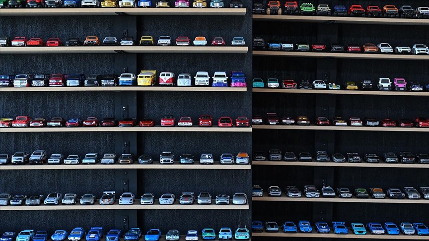 Oyuncak araba tutkusu “koleksiyoner” yaptı