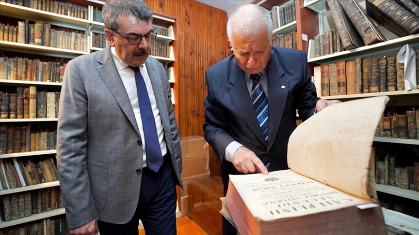 Milli Eğitim Bakanı Tekin, Özel Fener Rum okullarını ziyaret etti