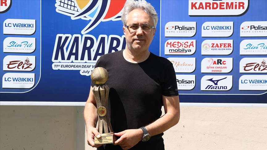 Avrupa Şampiyonası’na damgasını vuran işitme engelli voleybolcular, dünya arenasına yöneldi