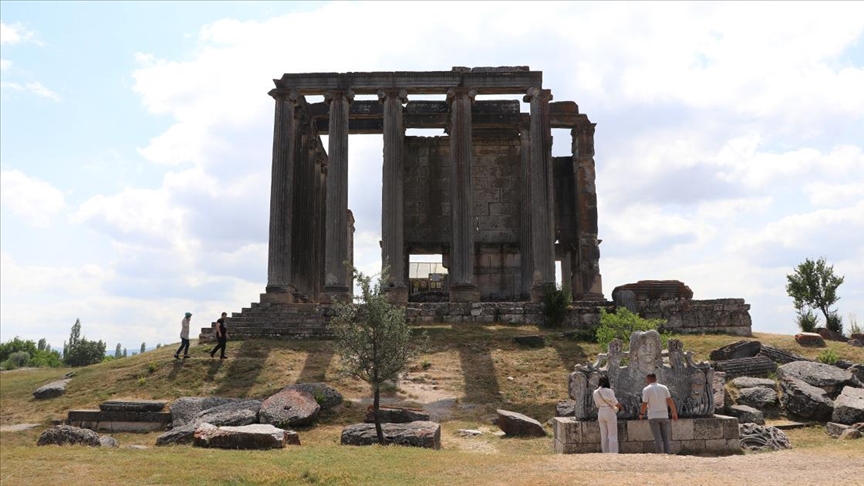 Aizanoi’deki agora kazısı antik kentin ticaret hayatına ışık tutacak