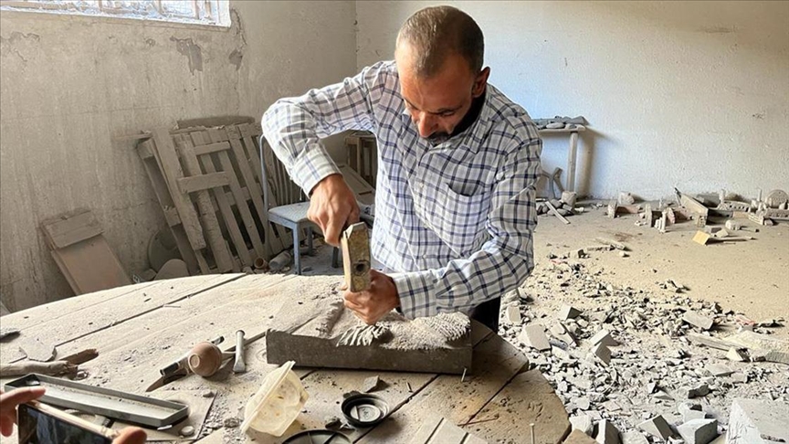 Ürdünlü Tarık Malkavi ekmeğini “taştan” çıkarıyor