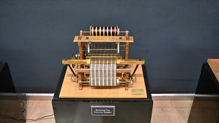 Minyatür dokuma tezgahları koleksiyonu Bursa’da sergileniyor
