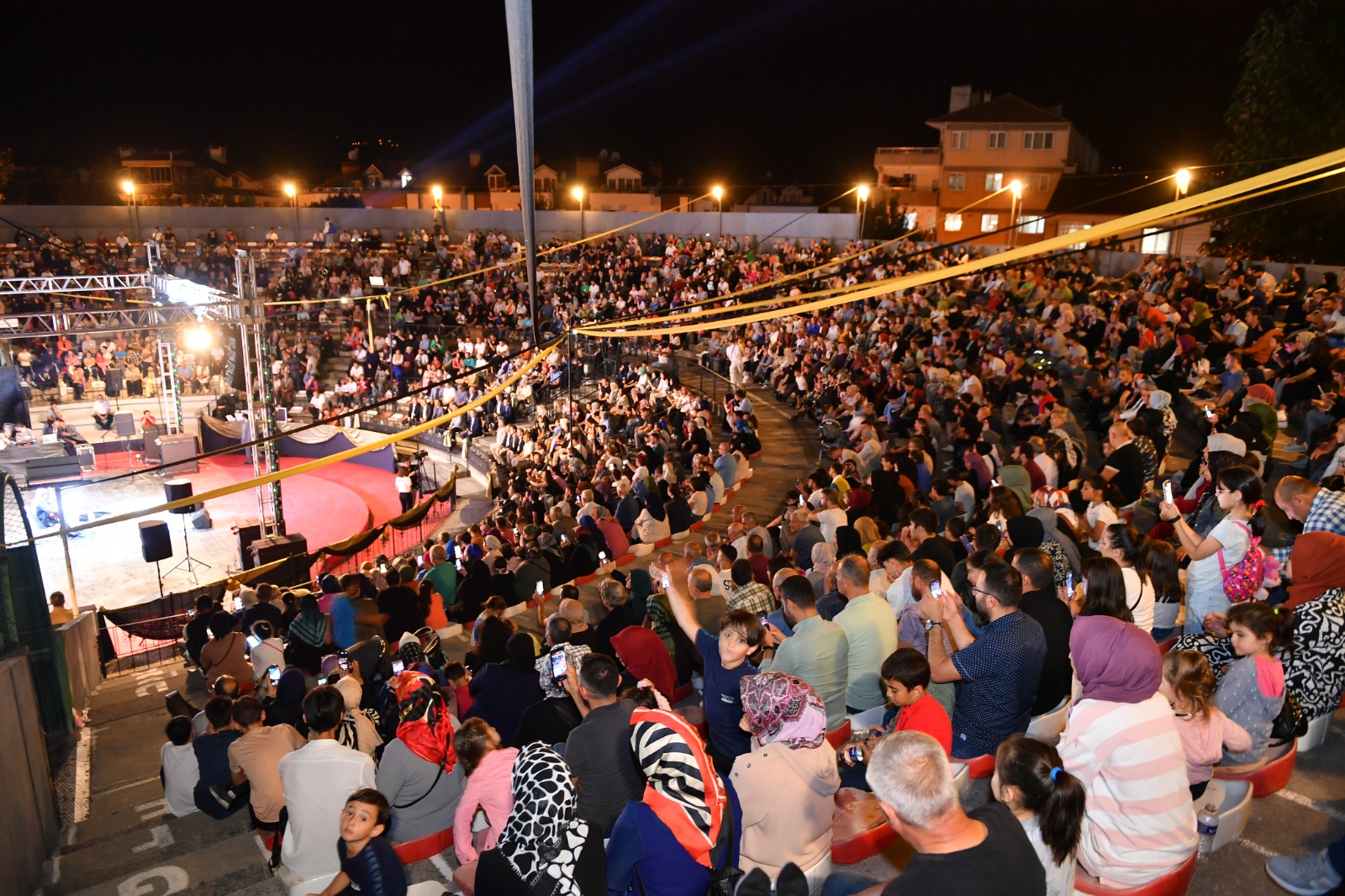 Dadaşlardan muhteşem gece