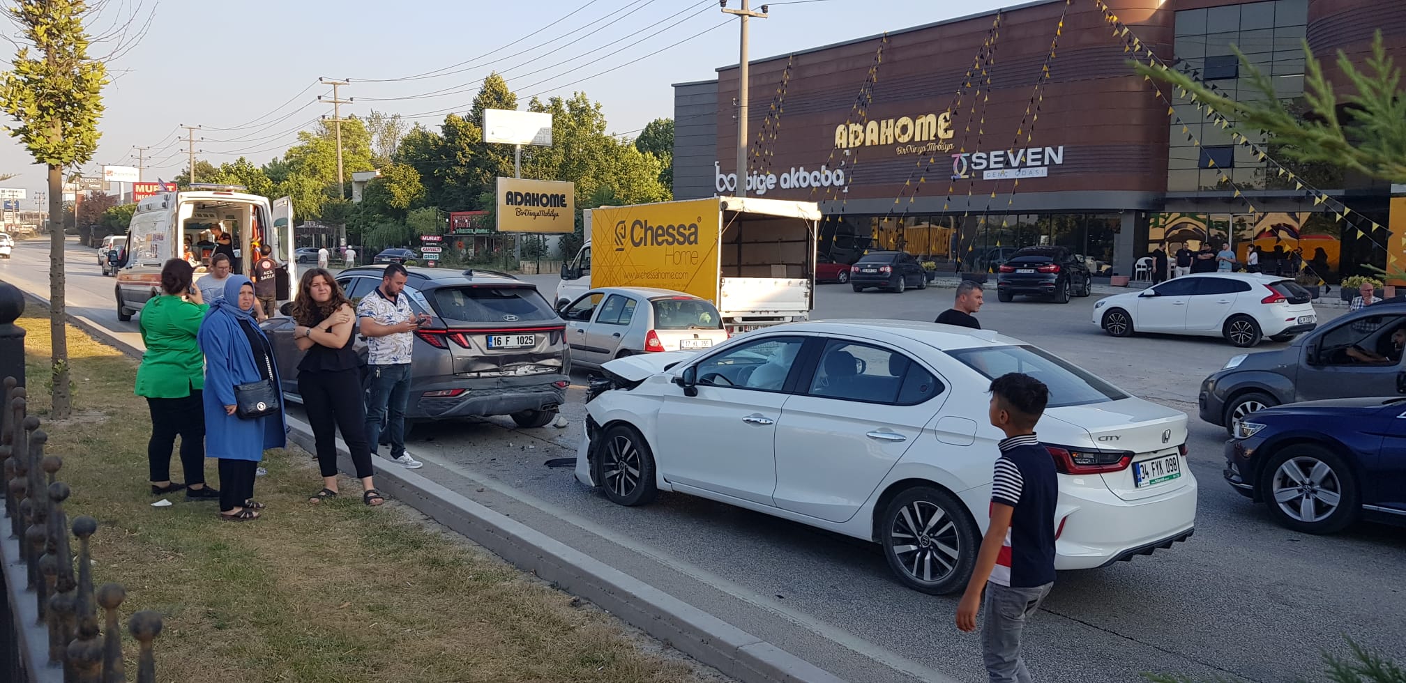 Otomobil ile cip çarpıştı; 5 yaralı