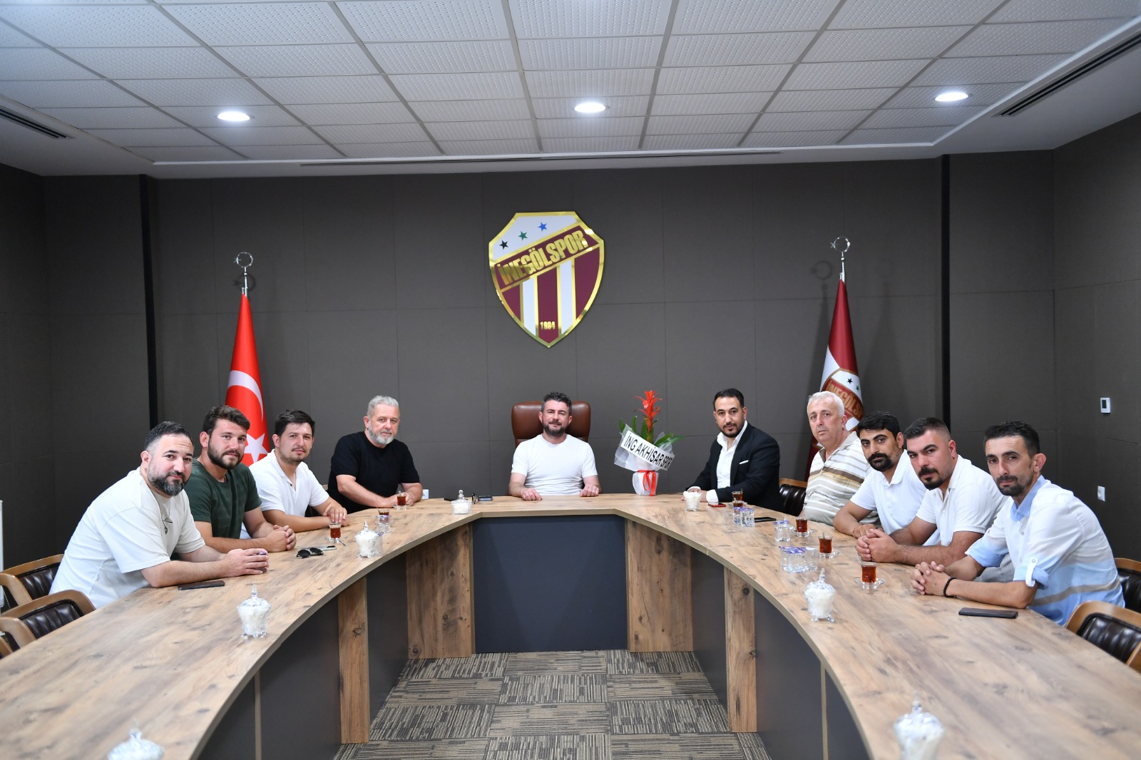 Akhisarspor yönetiminden İnegölspor’a ziyaret