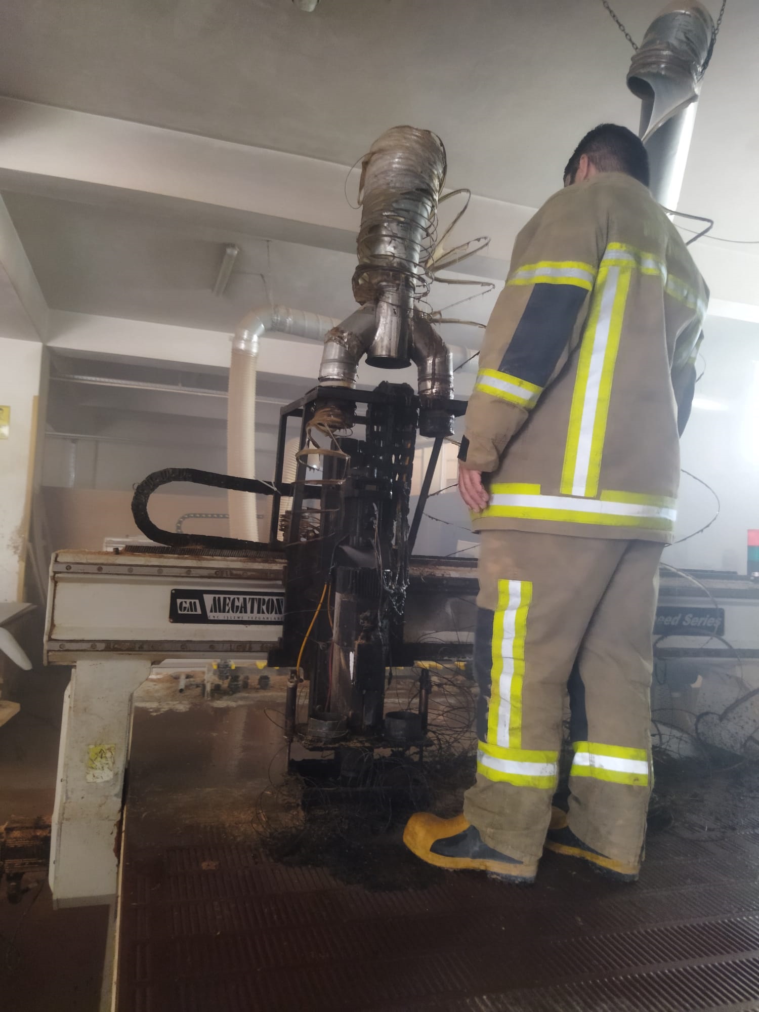 CNC makinesi alev aldı