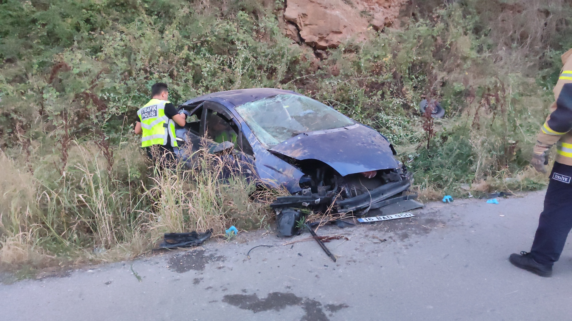 Takla atan otomobildeki 3 kişi hayatını kaybetti