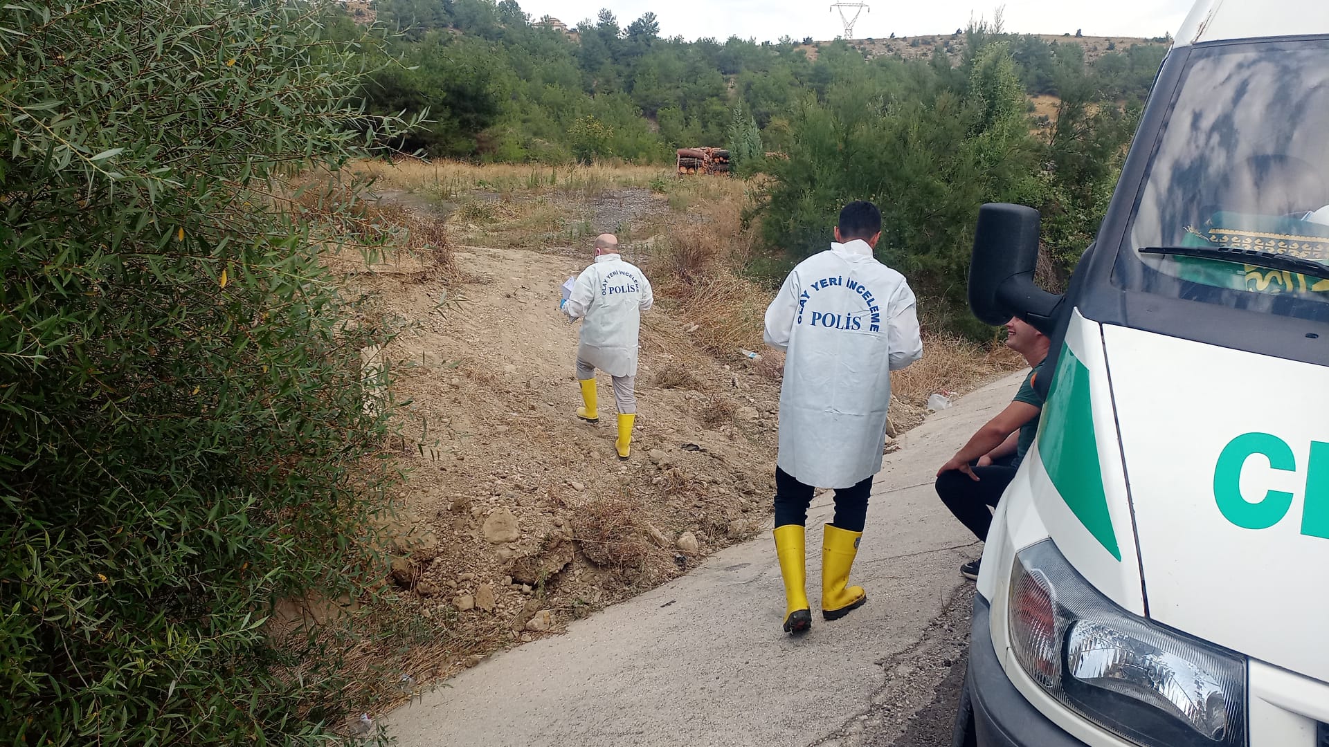 Ormanlık alanda elleri bağlanmış erkek cesedi bulundu