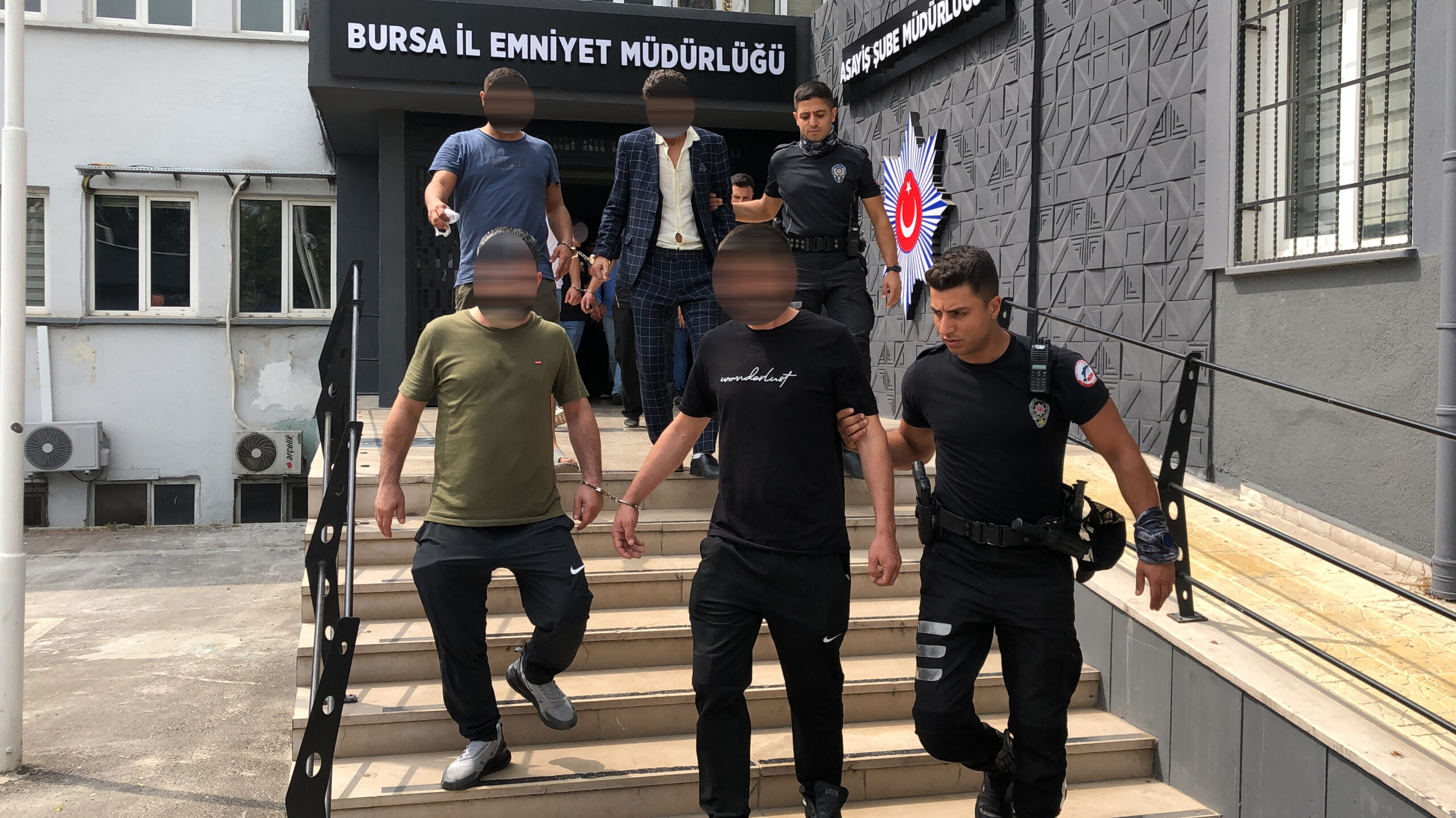 Kesinleşmiş hapis cezası bulunanlara yönelik şafak operasyonunda 21 kişi yakalandı