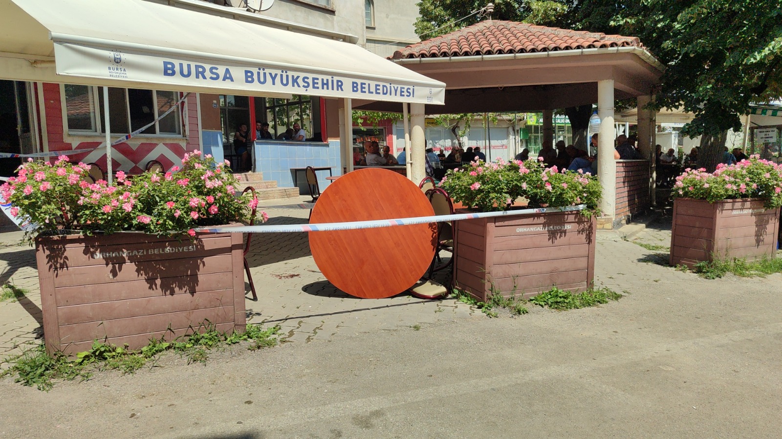 Kahvehanede çıkan kavgada bir kişi silahla yaralandı