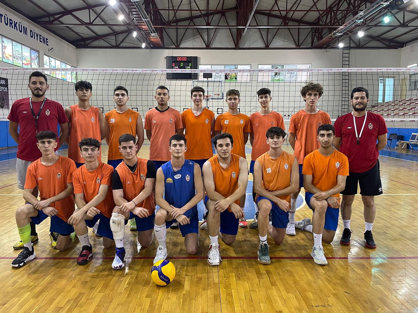 İnegöl Belediyespor voleybolda 4 kategoride yarışacak