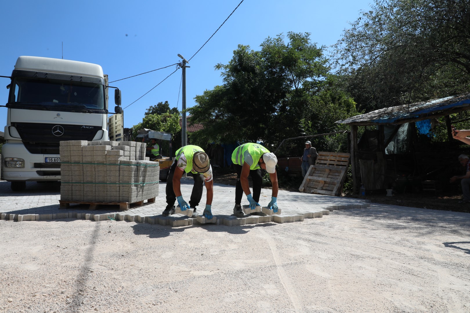 Olukman mahallesinin sokakları parke taşla kaplanıyor