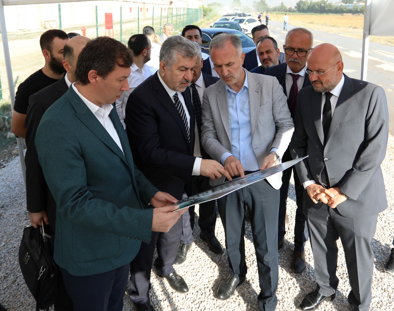 BAKAN YARDIMCISI DÖNMEZ YANGIN BÖLGESİNDE İNCELEME YAPTI