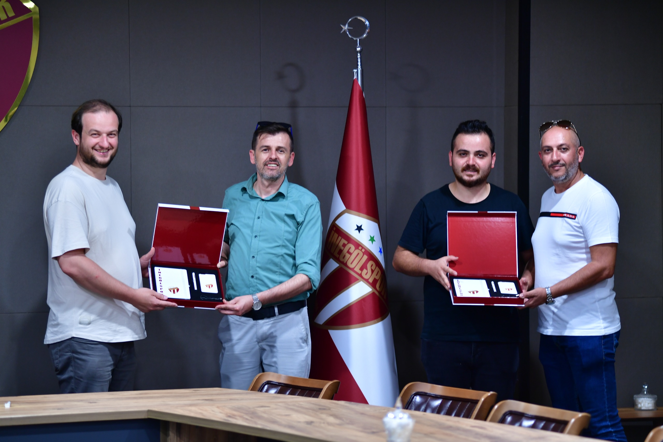 İnegölspor’a destekler sürüyor