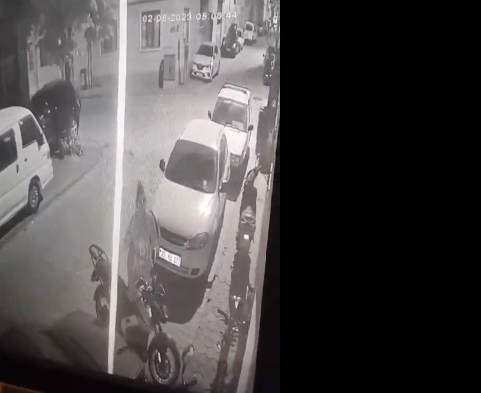 İnegöl’de motosiklet hırsızı kameraya yansıdı