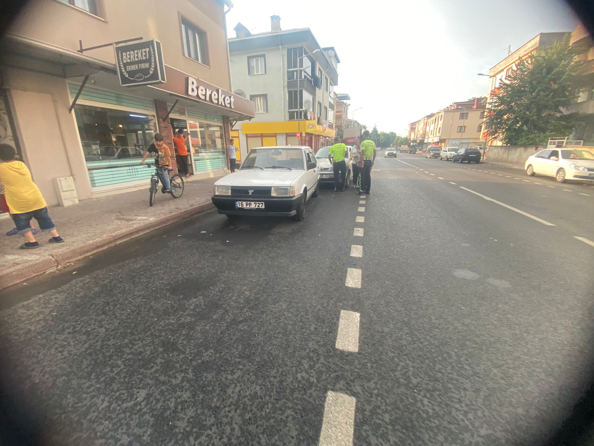 Araç içinde fenalaşan sürücü ölümden döndü