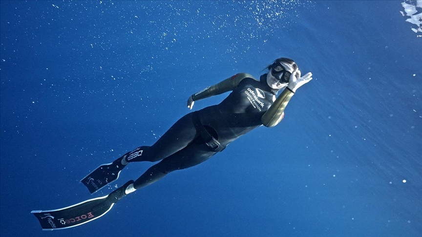 Milli sporcu Şahika Ercümen, 100 metrede Türkiye rekoru kırdı