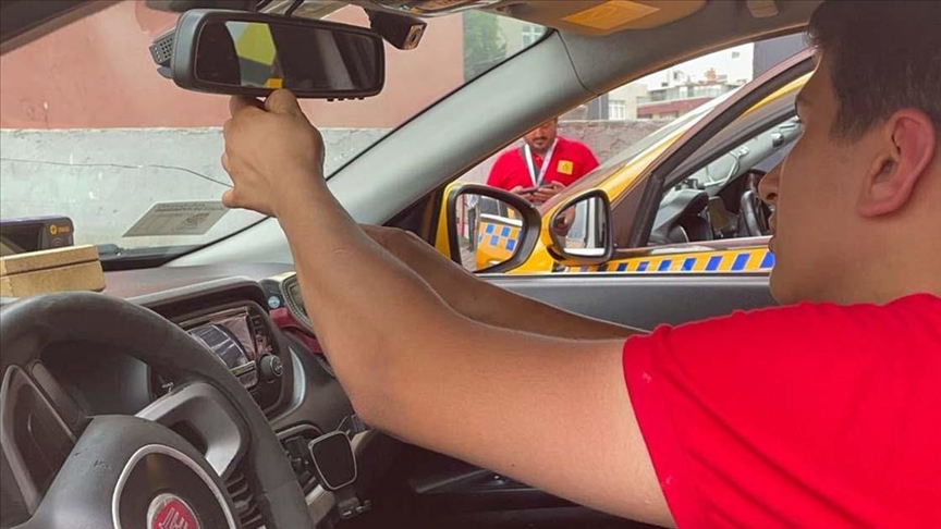 Minibüs ve taksilerde zamlı tarife uygulanmaya başlandı