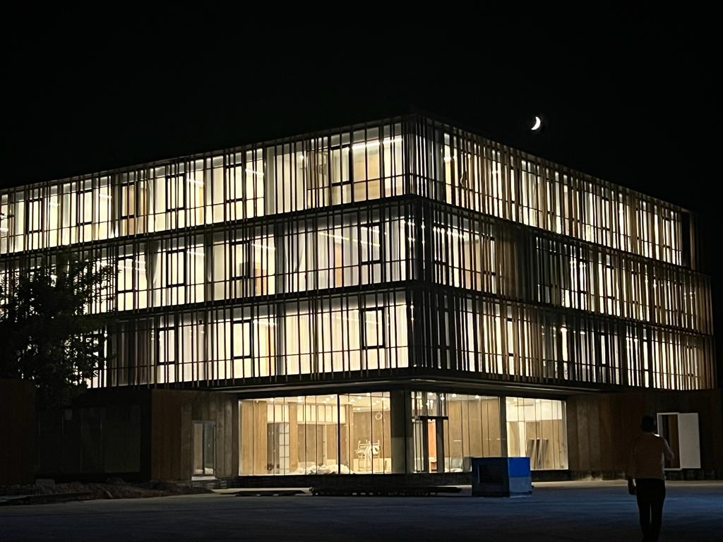 İnegöl Belediyesi yeni hizmet binasında ilk ışıklar yandı