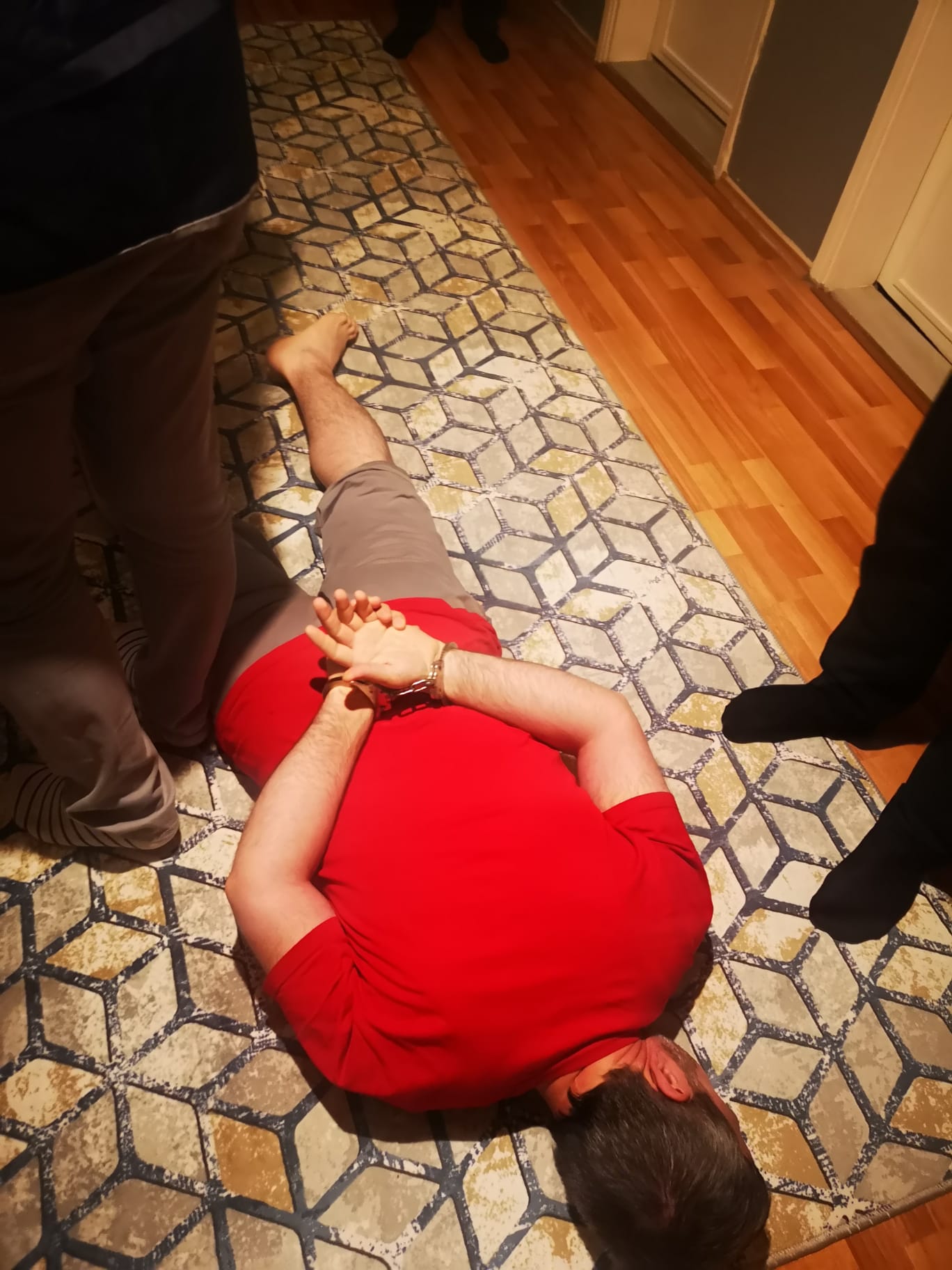 Bin polisle düzenlenen şafak operasyonunda 106 zanlı yakalandı