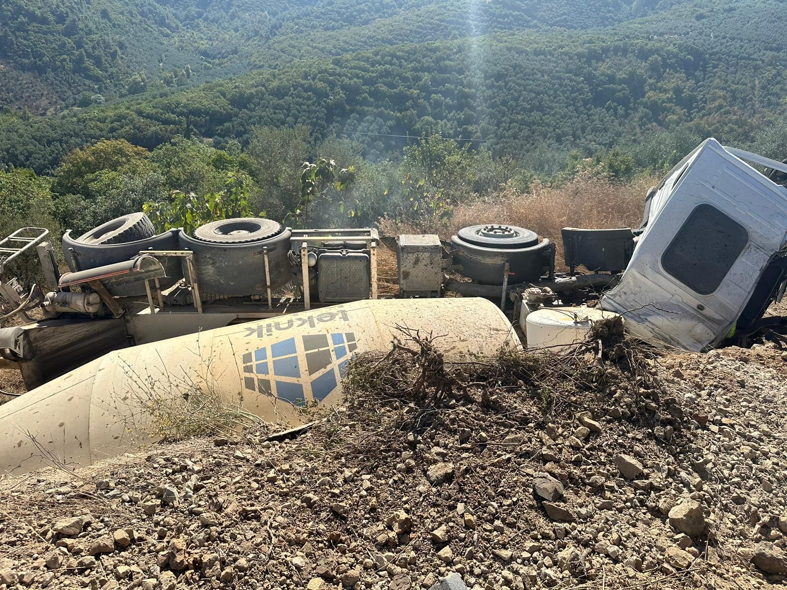 Trafik kazasında beton mikserinin sürücüsü hayatını kaybetti