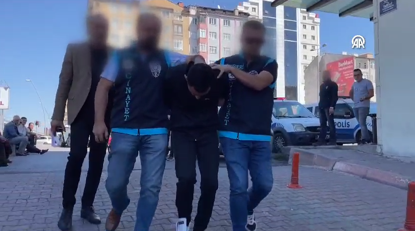 18 Yaşındaki genç kız sokak ortasında öldürdü