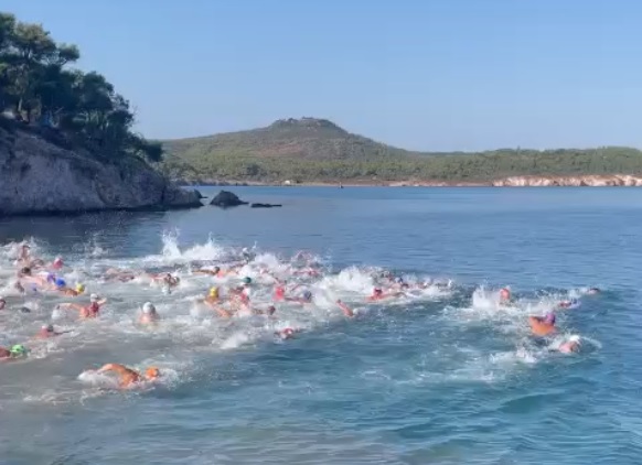 İnegöllü yüzücüler Ayvalık’ta kulaçları madalyalara attı