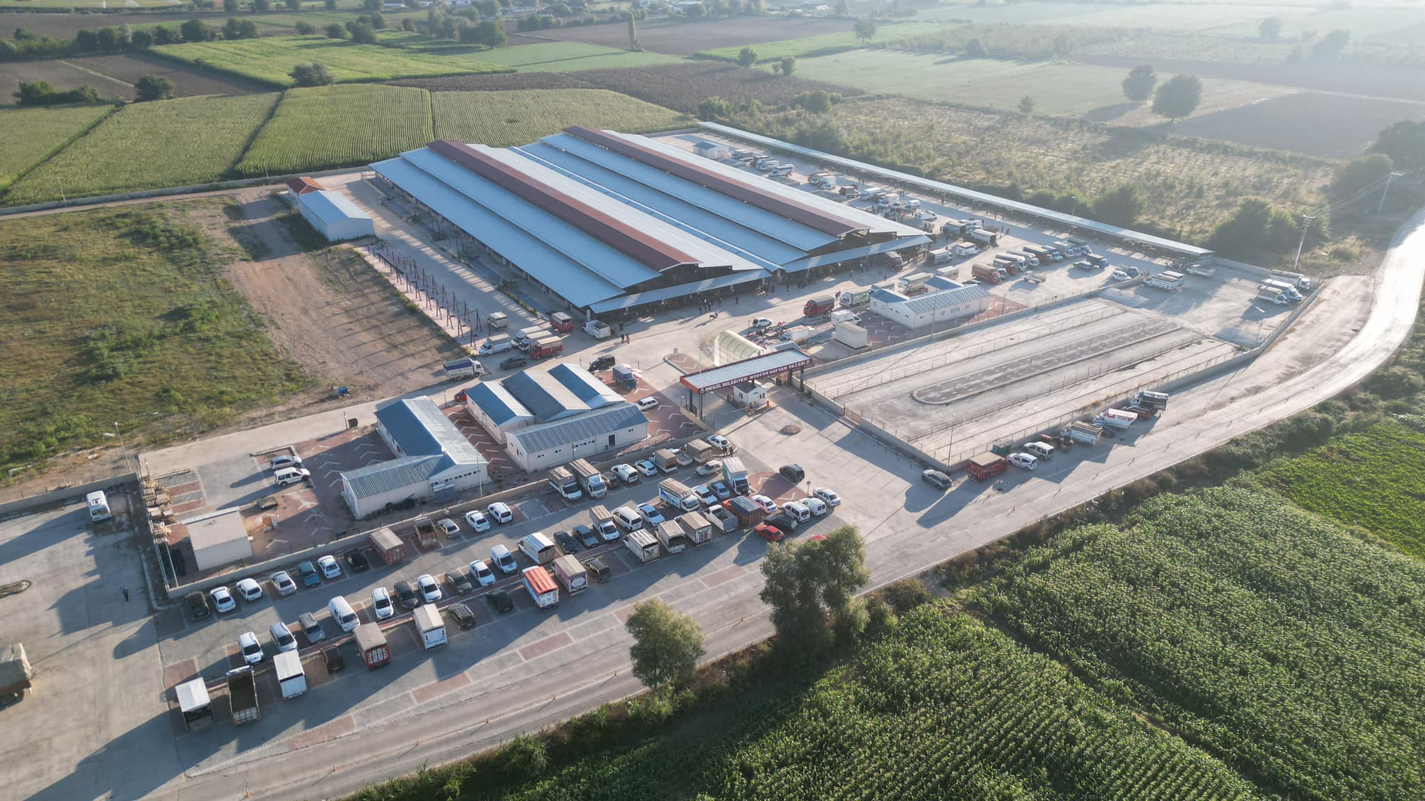 İNEGÖL’DE MODERN HAYVAN PAZARI SEKTÖRÜN ÖNÜNÜ AÇTI