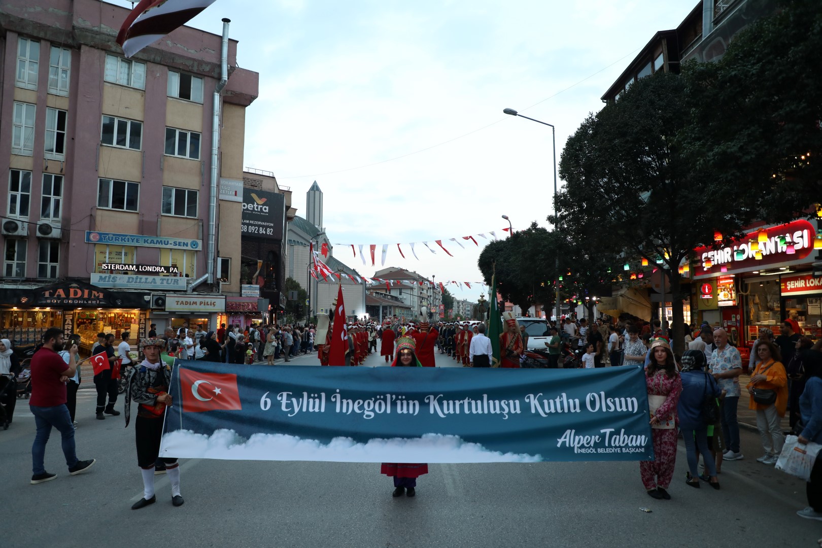 İnegöl’de kurtuluş coşkusu yaşandı