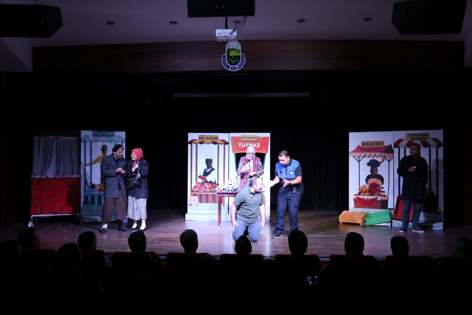 Zabıtanın yaşadığı zorluklar sahneye taşındı