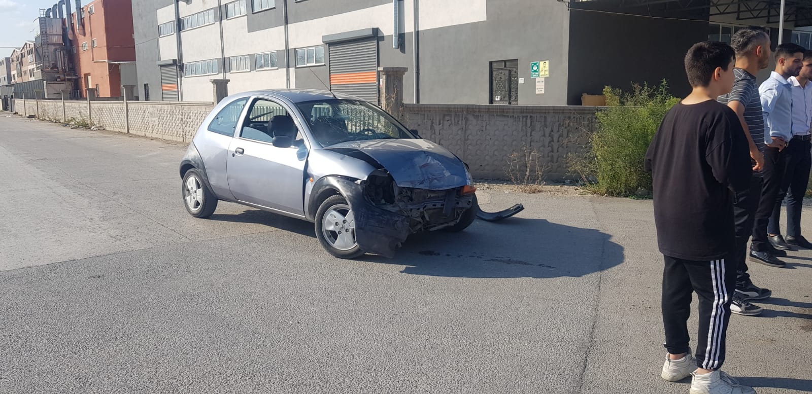 İki aracın karıştığı kazada 4 kişi yaralandı