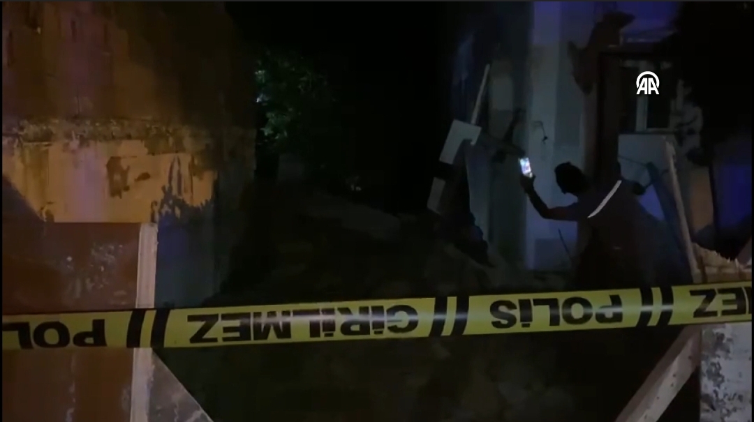 Garaj inşaatı çöktü; 2 yaralı