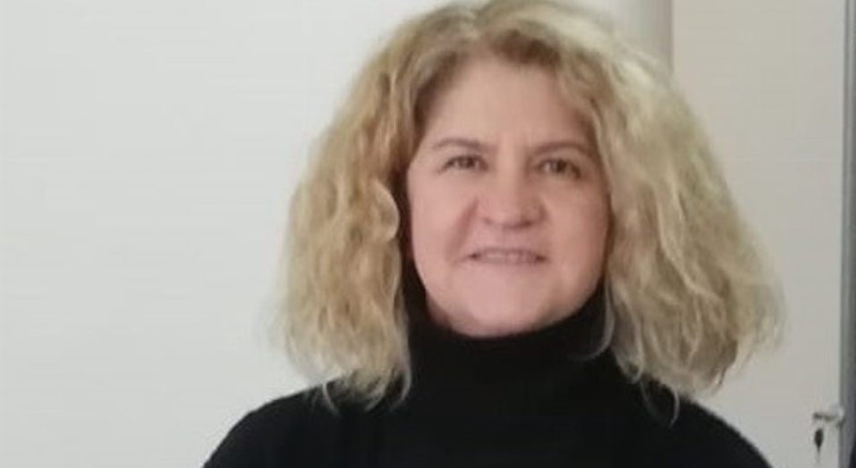 Okul müdürünü odasında dövdü