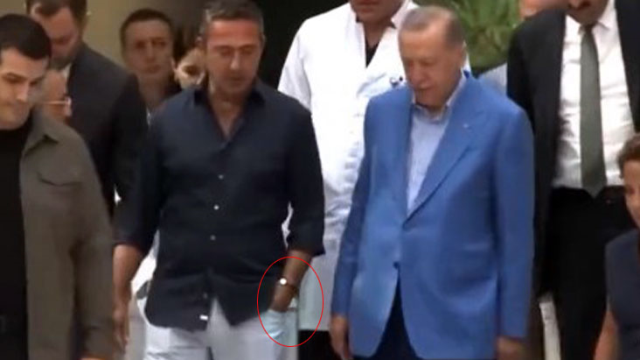 Ali Koç’un Cumhurbaşkanı Erdoğan’ı elleri cebinde yolcu etmesi tartışma yarattı