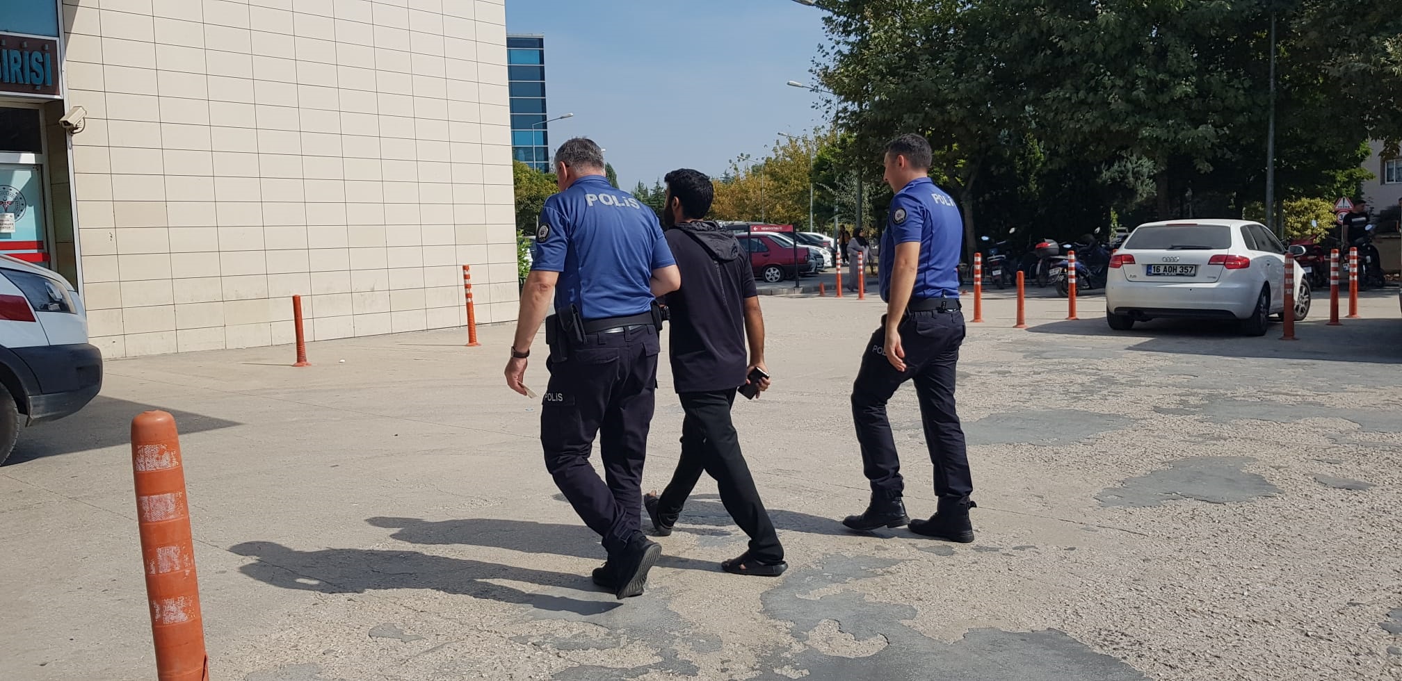 İnegöl’de bir bankada ‘sahte dolar’ krizi