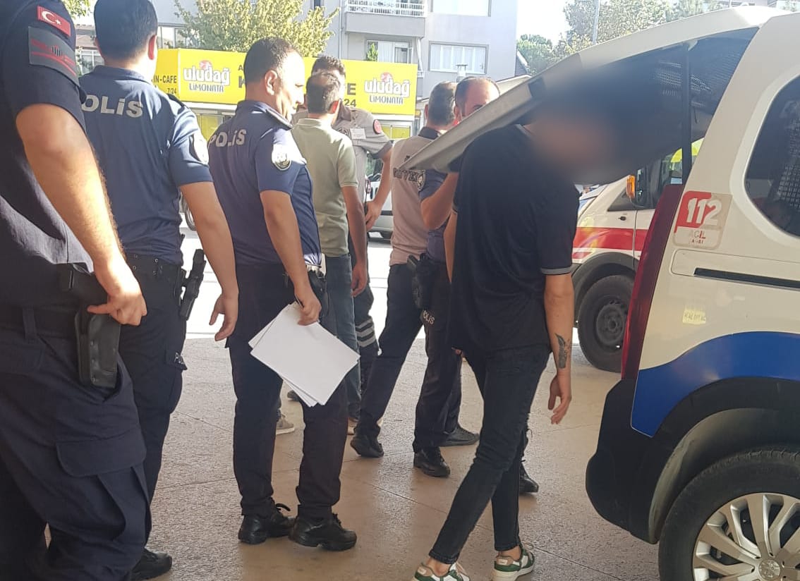 24 Yaşındaki genç sırtından bıçaklandı