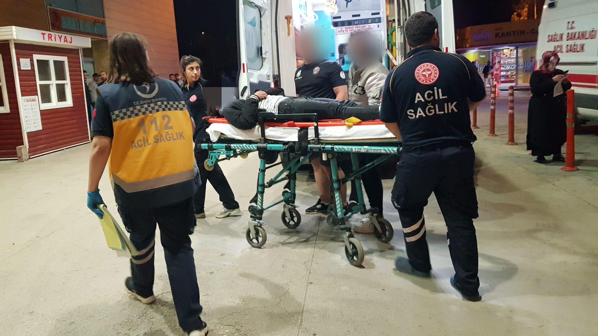 2 Genç ölümden döndü