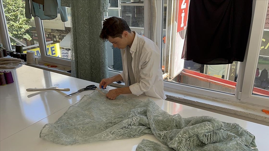 “Yılın çırağı” seçilen 18 yaşındaki Emre, kendi işini kurmayı hedefliyor