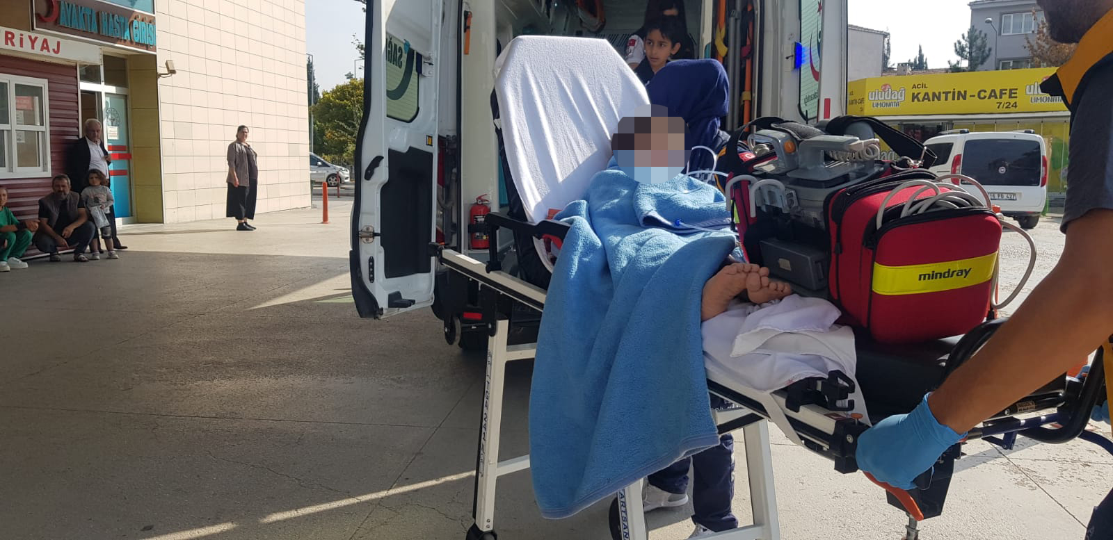 İnegöl’de göle düşen çocuklar hayata tutundu