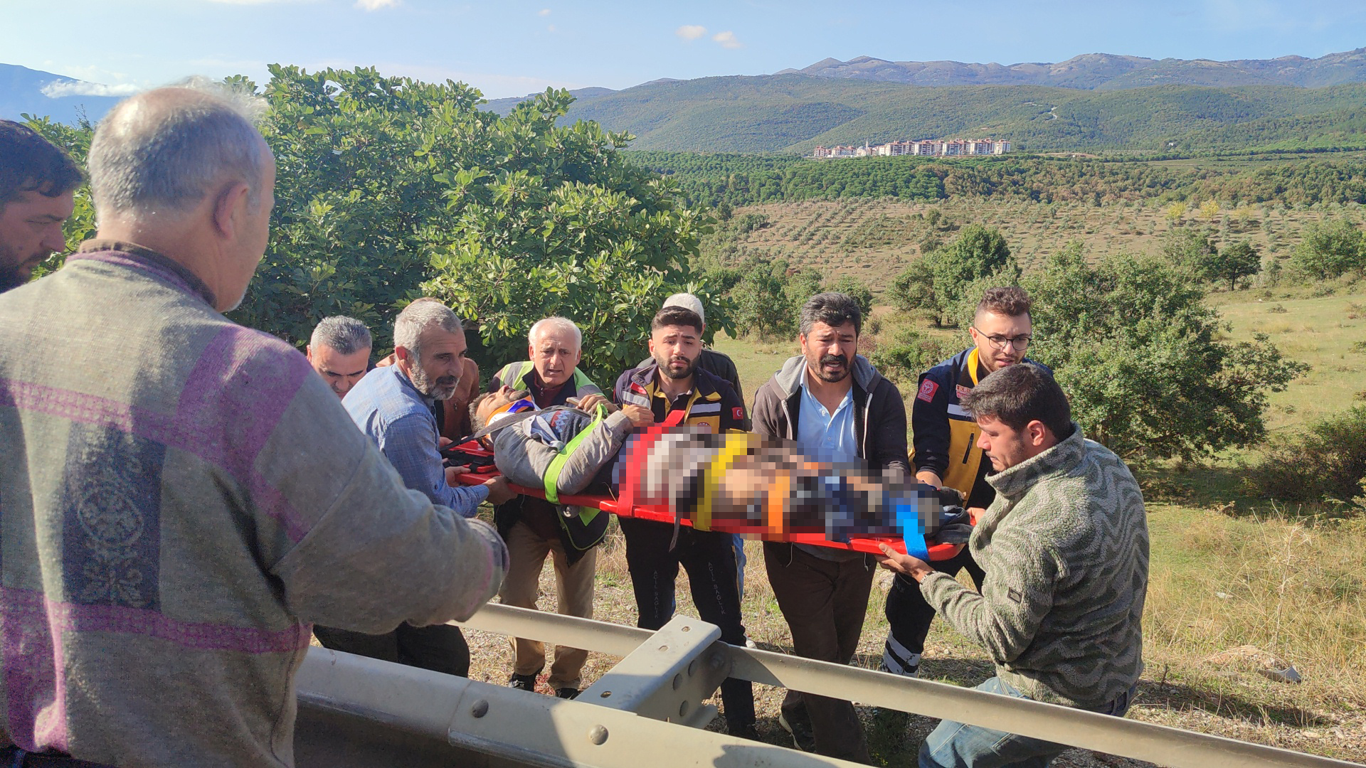 Otomobilin çarptığı sürücüye ilk müdahaleyi olay yerinden geçen hemşire yaptı