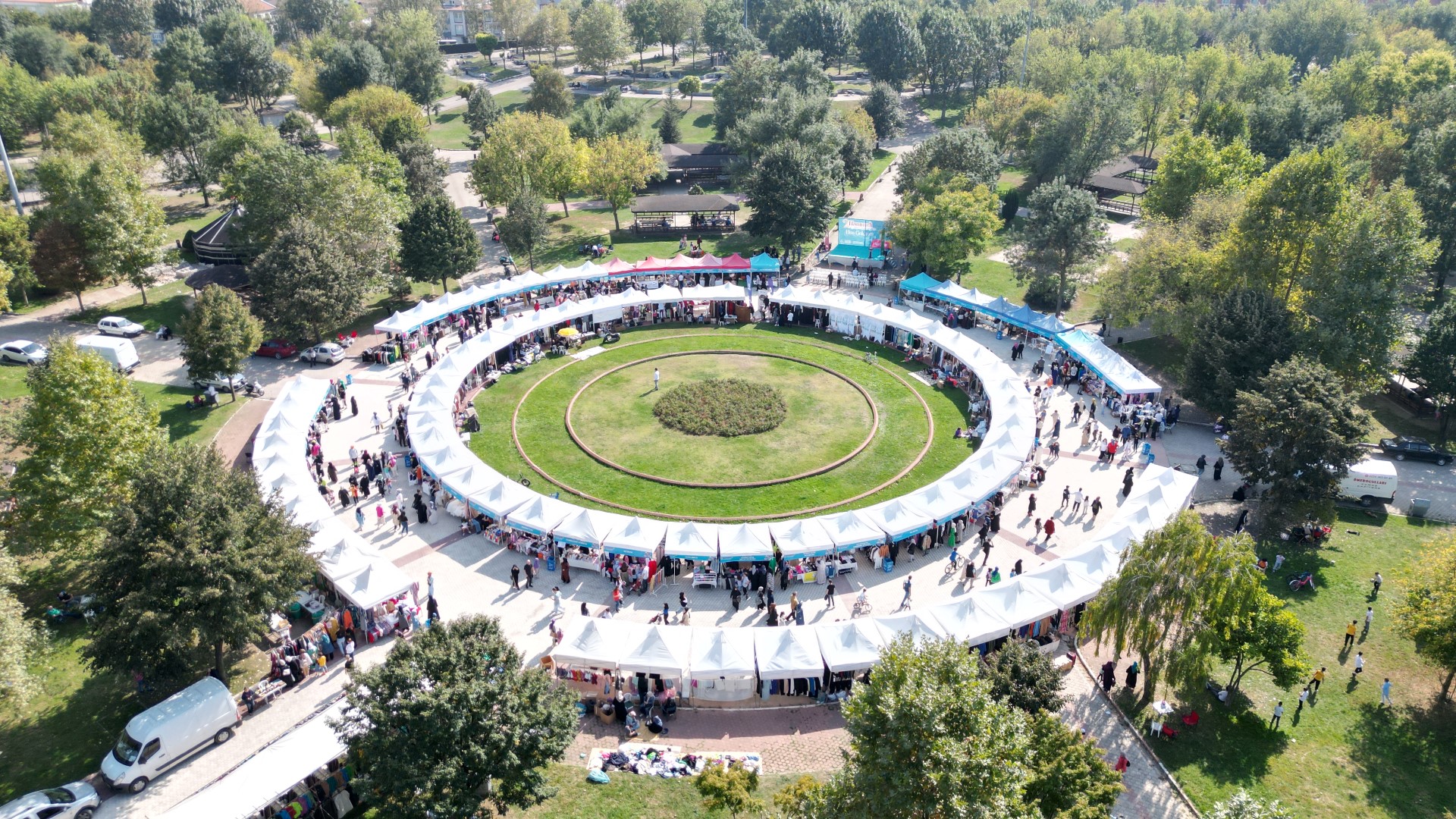 HANIMELİ ALIŞVERİŞ ŞENLİĞİ ALANI DA SATANI DA GÜLDÜRDÜ