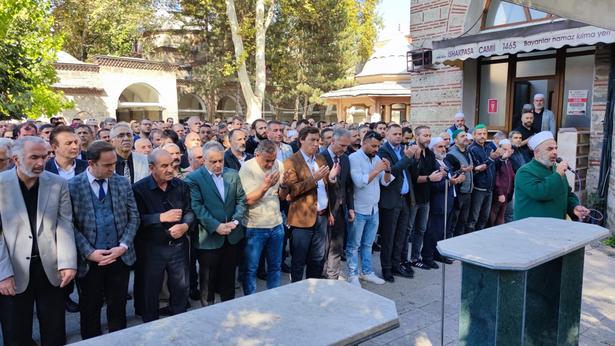 Filistinli şehitler için gıyabi cenaze namazı kılındı