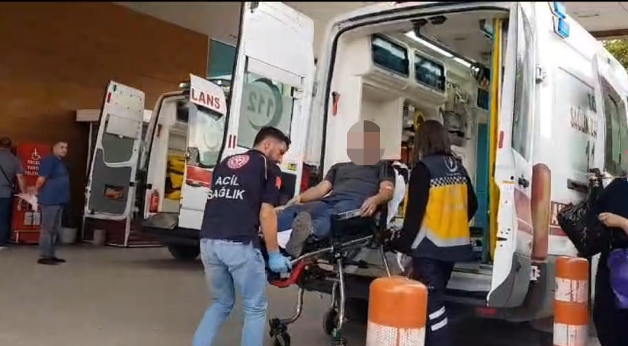 Ayaklarına çivi batan genç hastanelik oldu