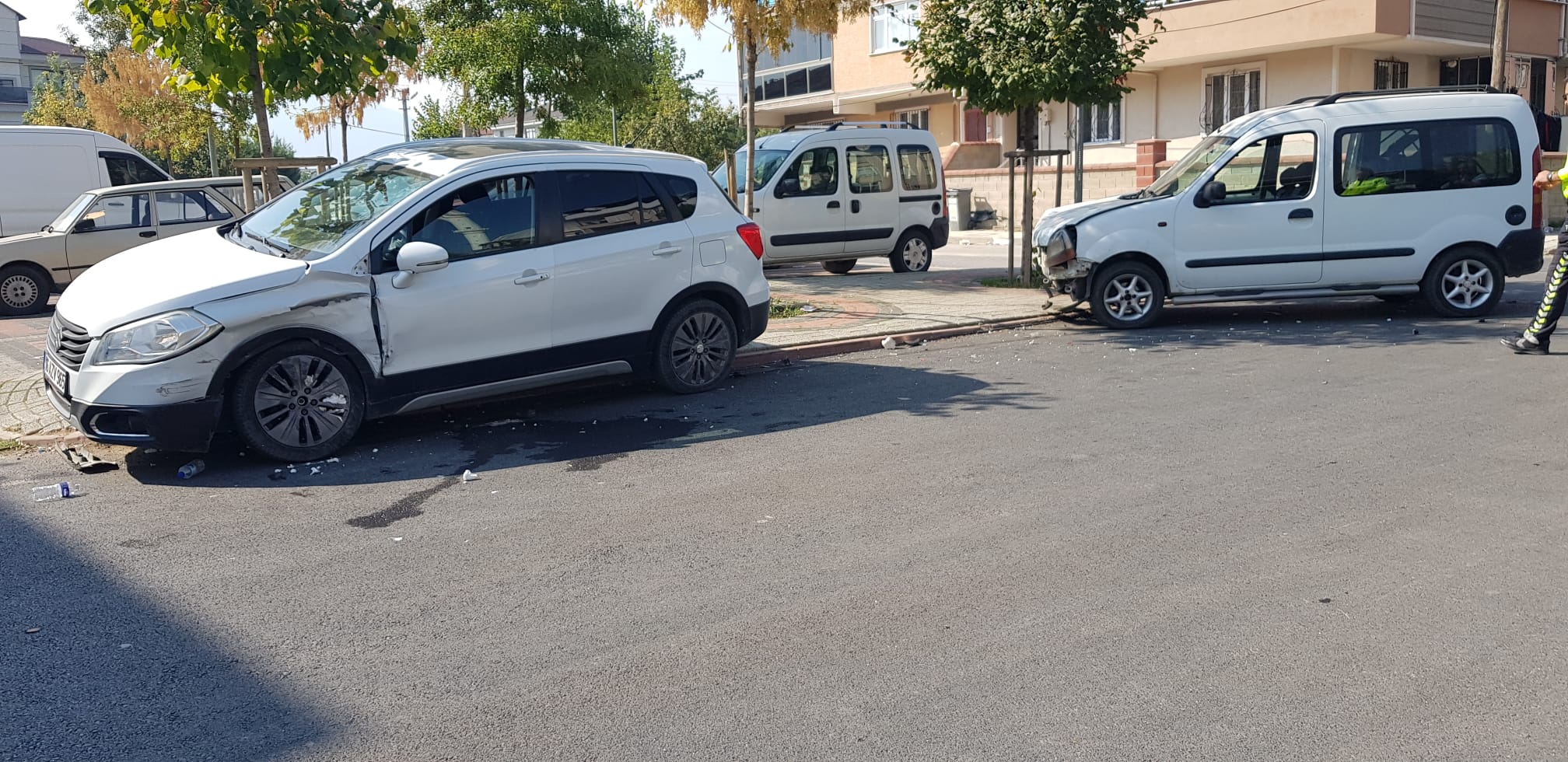 İki aracın karıştığı kazada iki kişi yaralandı