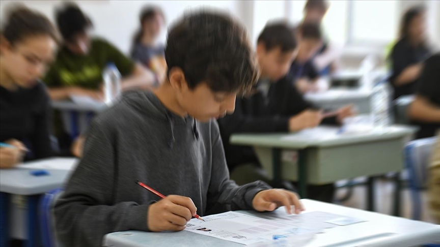 Okullarda ilk dönem birinci sınav tarihleri ertelendi