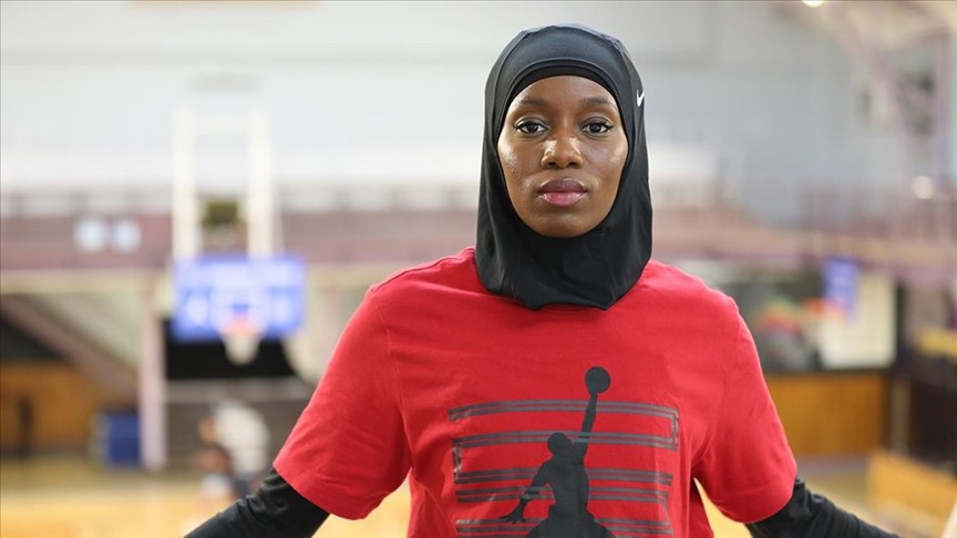 Fransa’nın olimpiyatlardaki başörtüsü yasağına tepkiler büyüyor