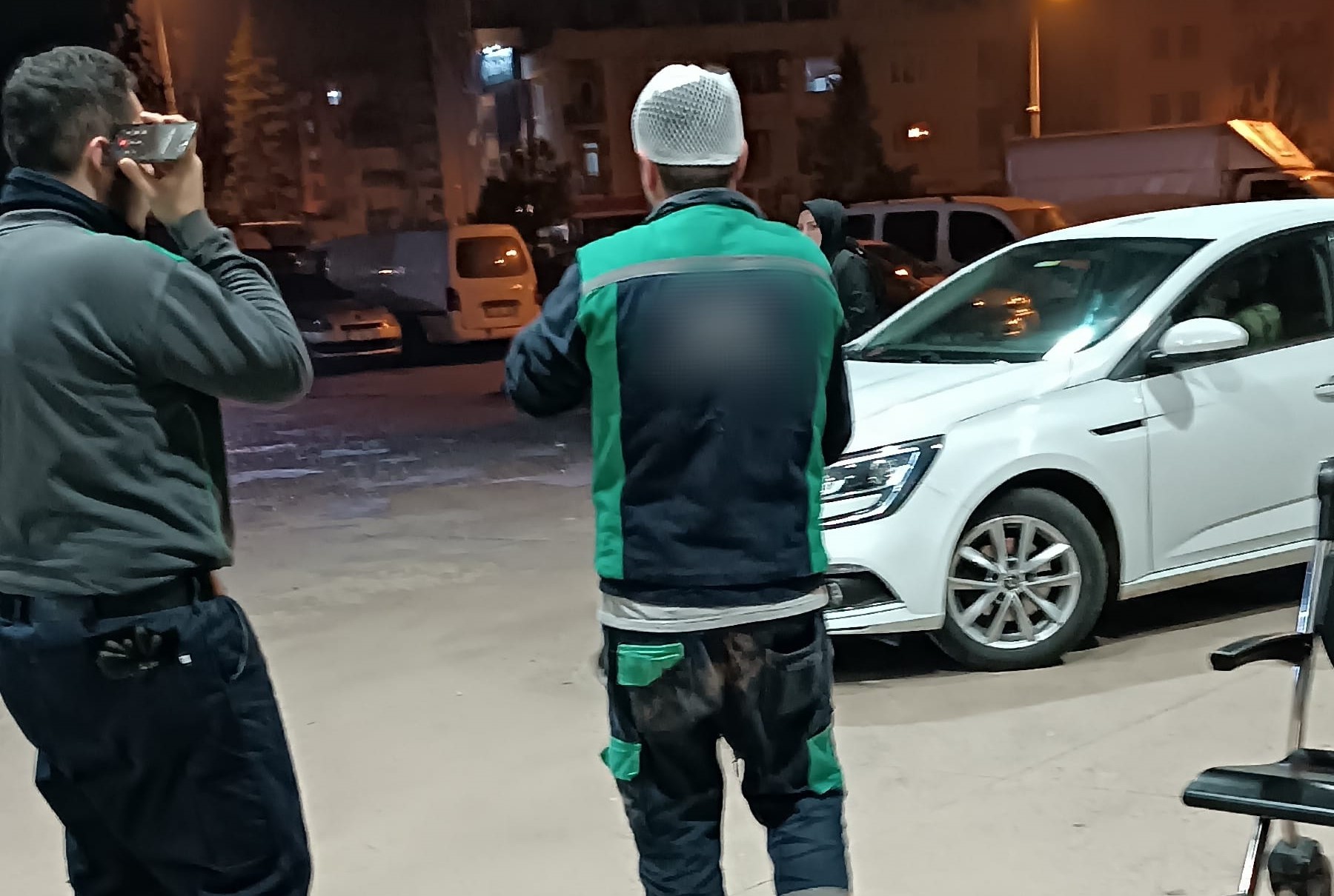 Başını makineye çarpan işçi yaralandı