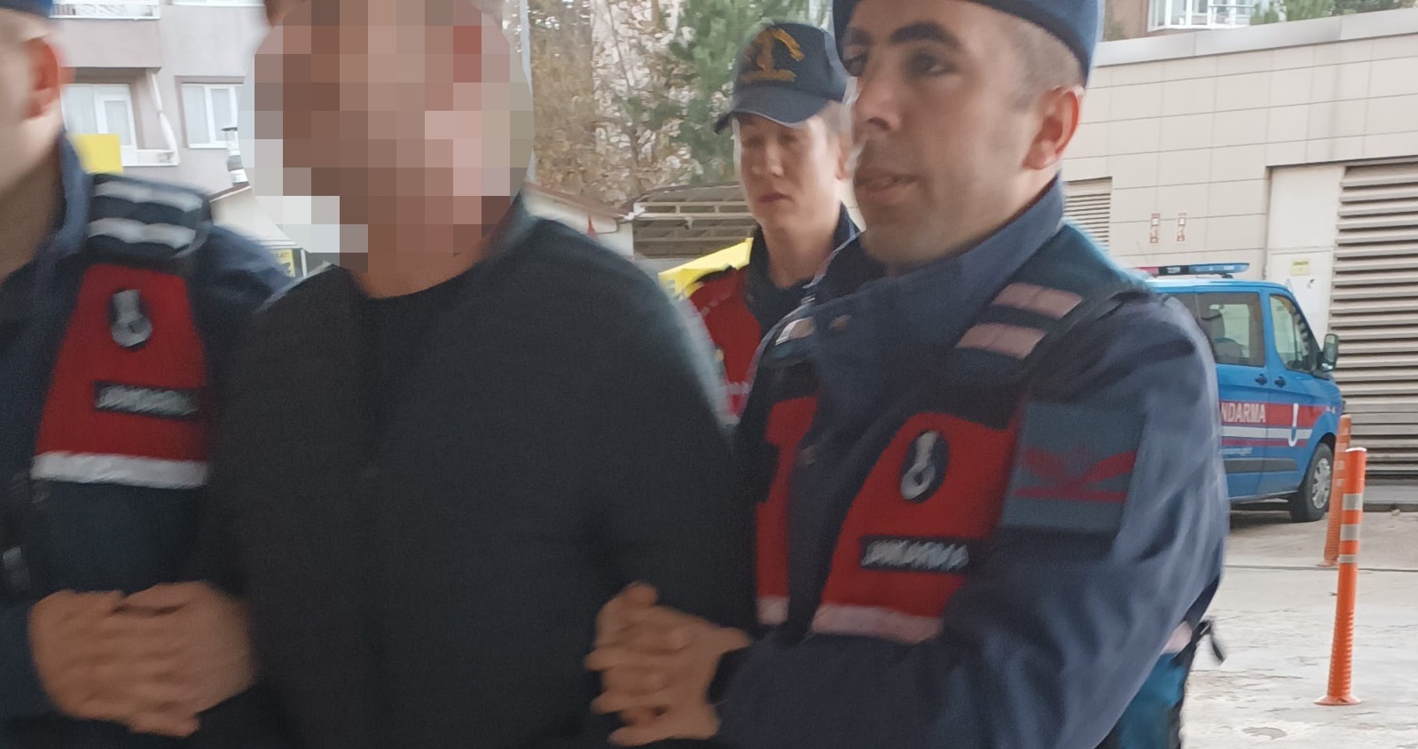 İnegöl’de eski eşini bıçakladı