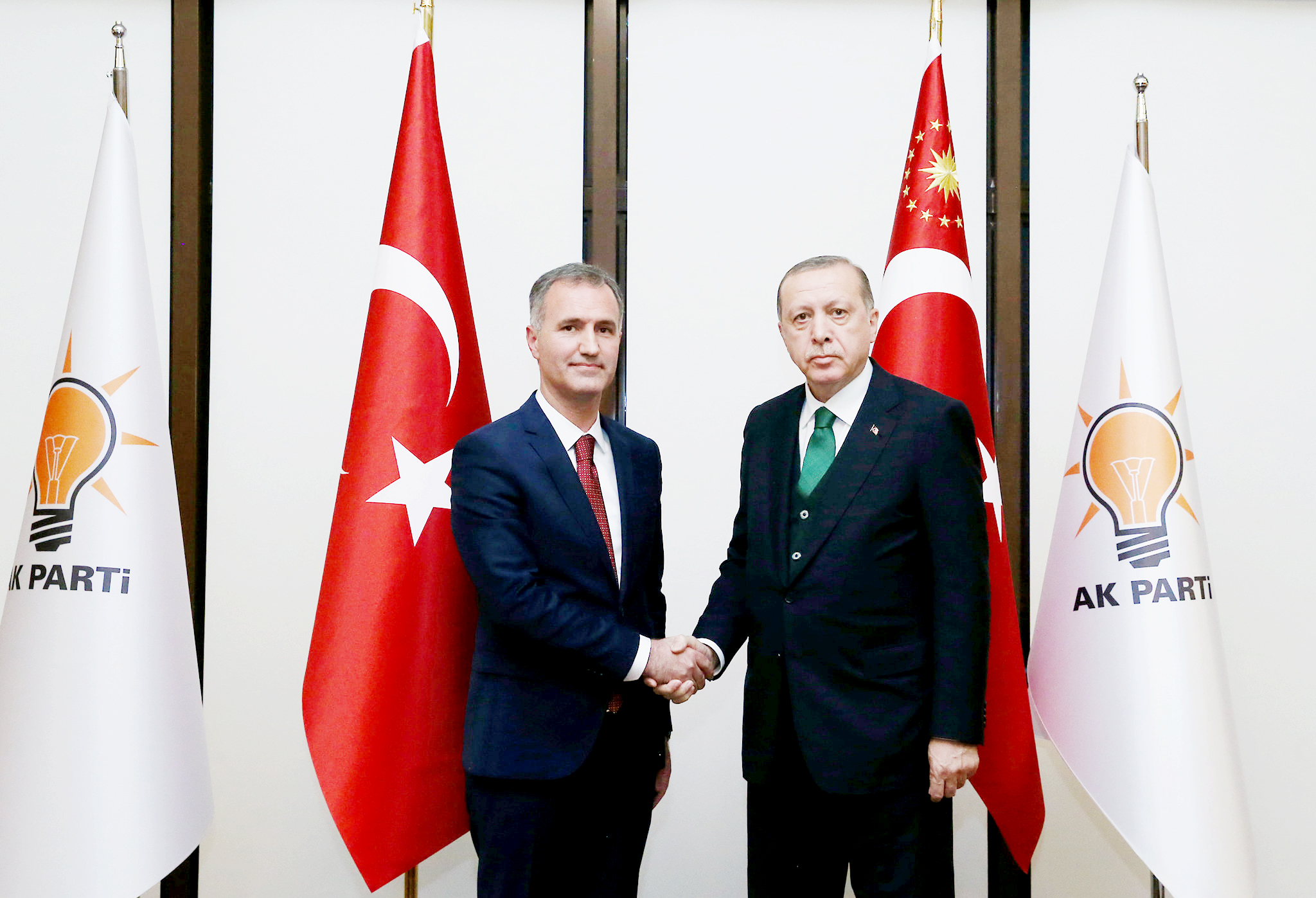 Alper Taban, anketlerde önde